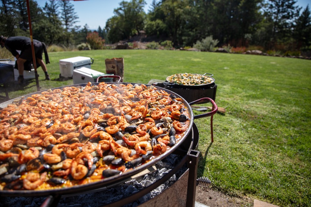 October 6, 2024: Pinot on the Ridge® Paella Member Party